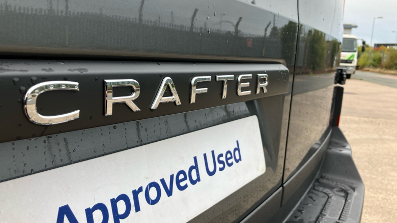 Volkswagen Crafter Cr35 Mwb Diesel Fwd 2.0 TDI 140PS Commerce Plus Low Roof Van